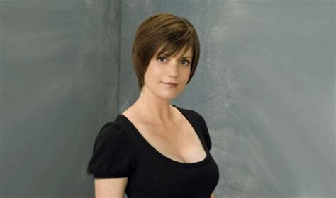 Zoe McLellan Biography .